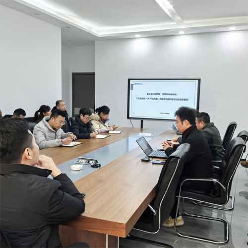 依托集团 20 余年发泡行业经验，共享校企合作人才资源团队，为定制化方案提供坚实支撑